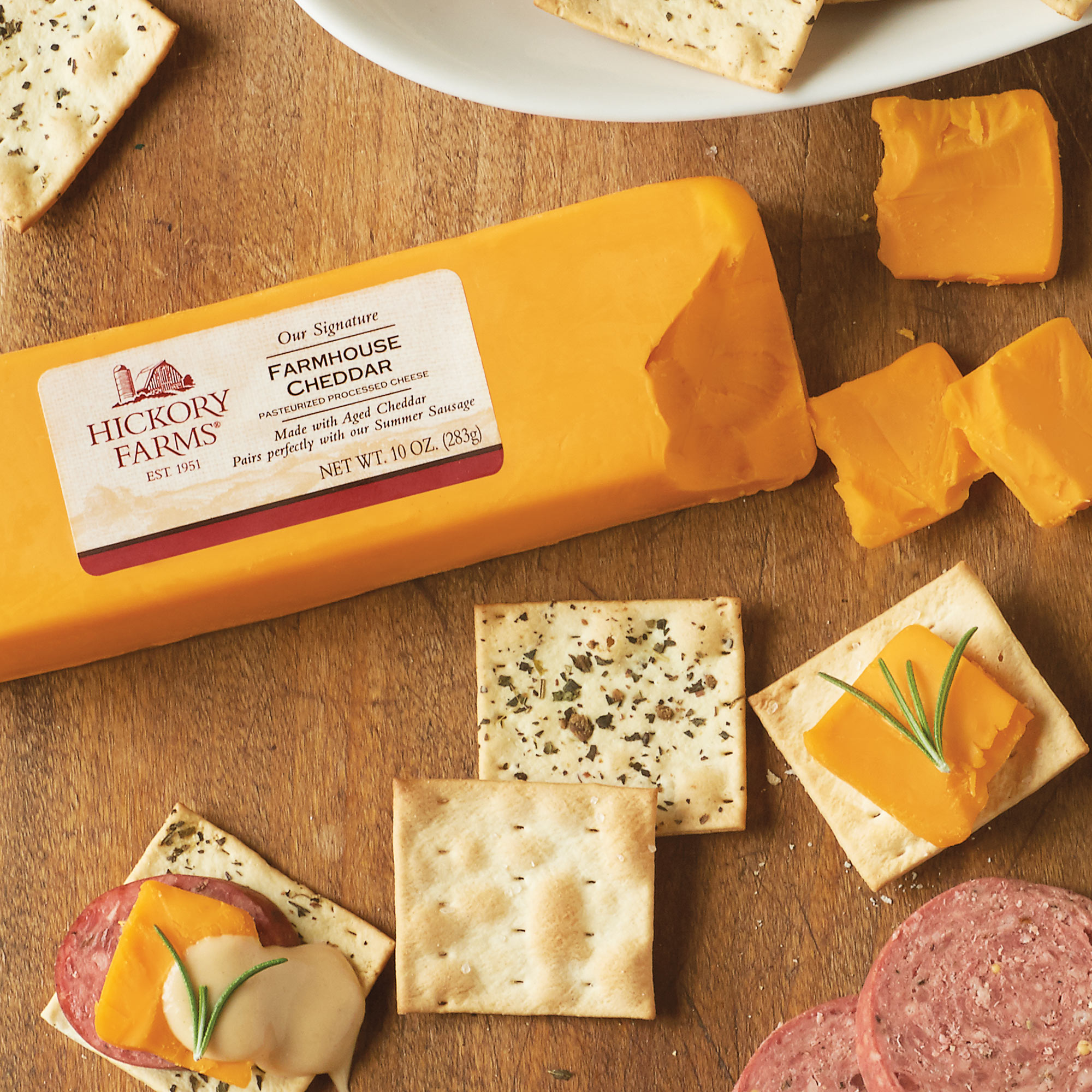 Hickory Farms Farmhouse Cheddar | Hickory Farms