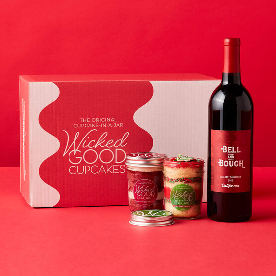 Alternative view of the Holiday Cupcake 2 Pack and Wine Gift next to its box.