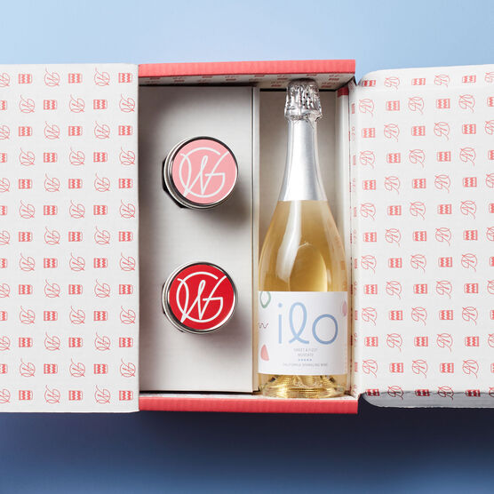 Alternate view of Cupcake 2-Pack & Moscato Gift Set