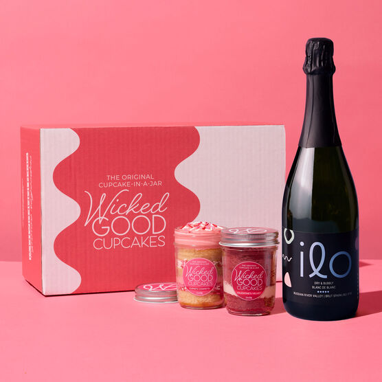 Valentine's Day Cupcake 2-Pack Sparkling Wine Gift Set Spread