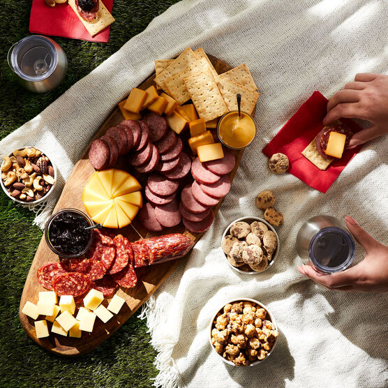 Deluxe Gourmet Picnic Gift Basket with Wine CHARCUTERIE Outdoors