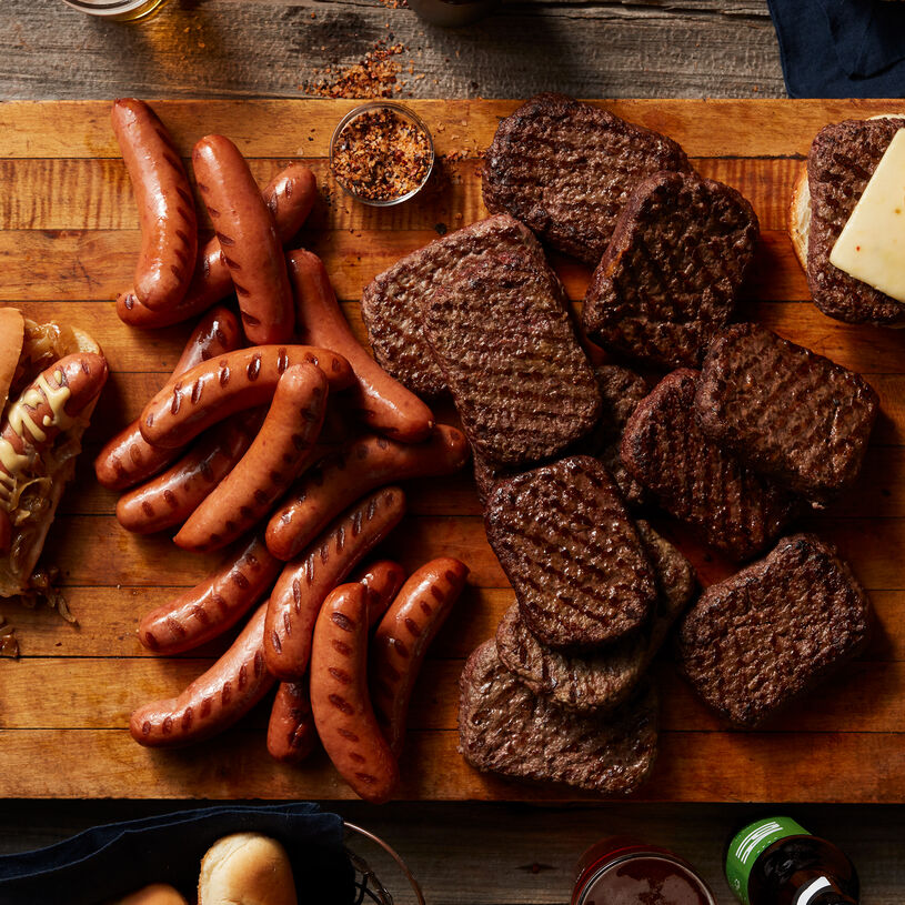 No need for Dad to choose between a brat and a burger bar at his Father's Day cookout! This gift features 16 plump, juicy brats and 12 Prime Burger patties so he can create the ultimate backyard feast!
