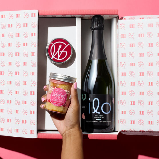 Valentine's Day Cupcake 2-Pack Sparkling Wine Gift Set Mailer Box