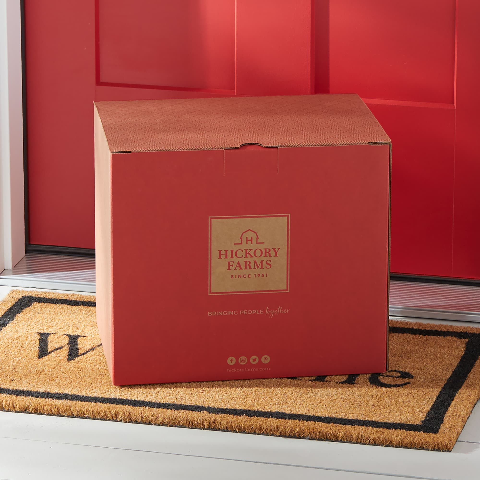 Deluxe Gourmet Picnic Gift Basket | Hickory Farms